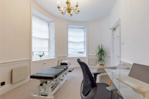 chiropractor in london contact glow chiro chiropractic central london